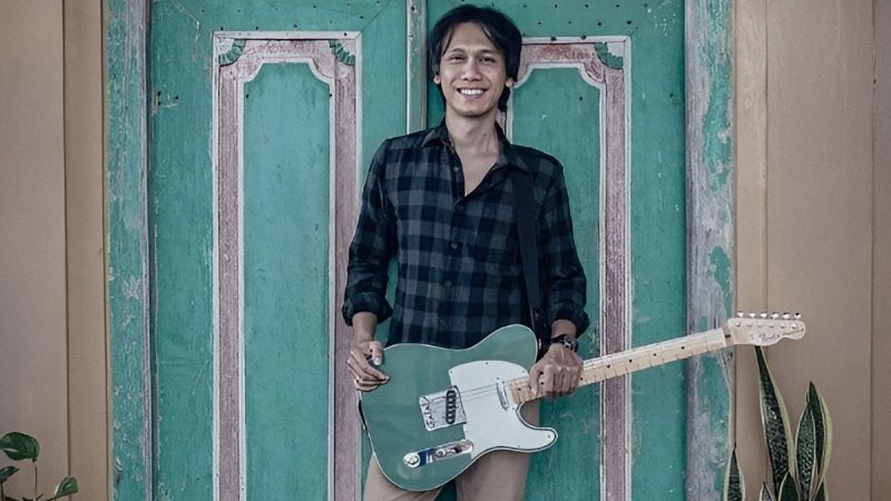 Eross Sheila On 7 Lelang Gitar Pribadi untuk Sumbang Palestina