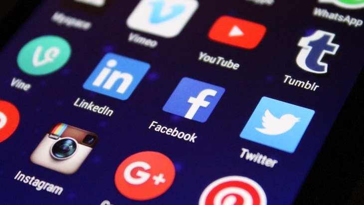 Orang Tua Sehat Mental karena Sering Menggunakan Internet