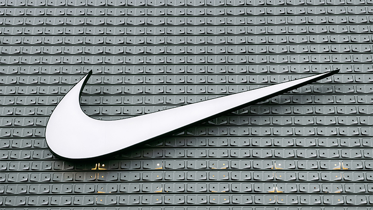 Gaya Barbie di Nike Dunk