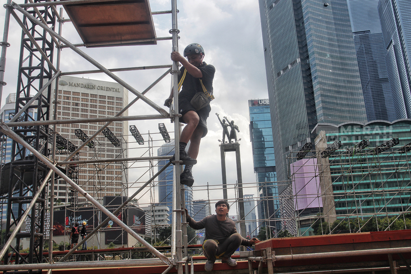 Persiapan Jelang Perayaan Malam Pergantian Tahun Baru 2026 di Bundaran HI Jakarta