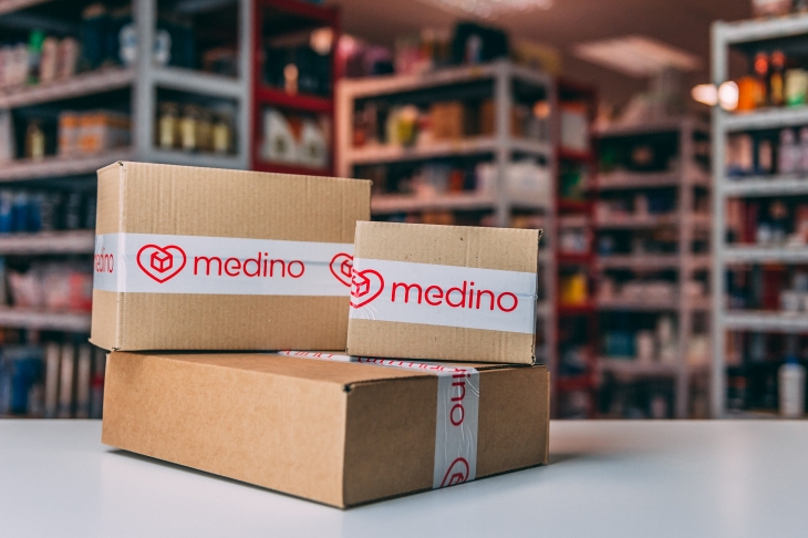Packing kardus biasa sering kita temui saat kita memesan barang online agar barang kita tidak tercecer (Foto: drew-stewart/unsplash)