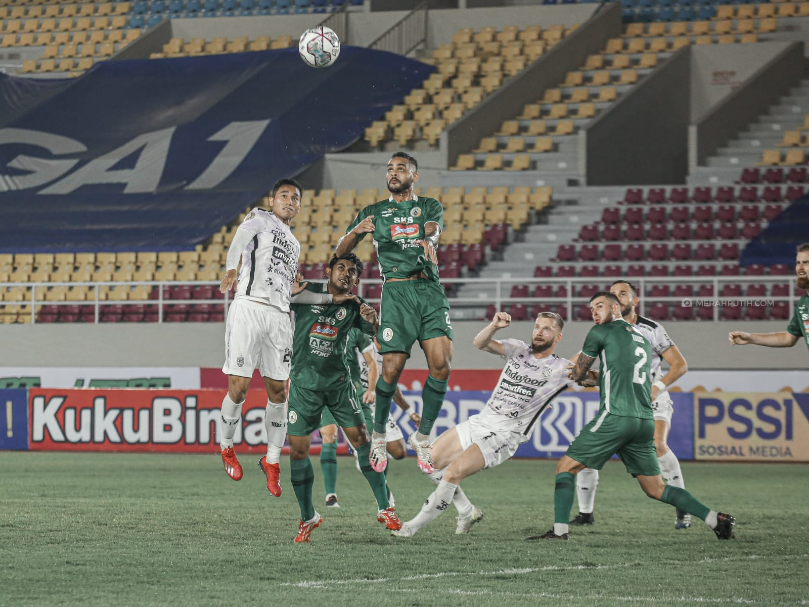 PT LIB Perbolehkan Suporter Nonton Pertandingan Liga 1 di Stadion