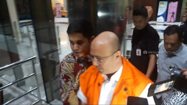 Komisi Pemberantasan Korupsi (KPK) langsung menahan Wali Kota Medan, Dzulmi Eldin, Kamis (17/10) dini hari. Foto: MP/Ponco