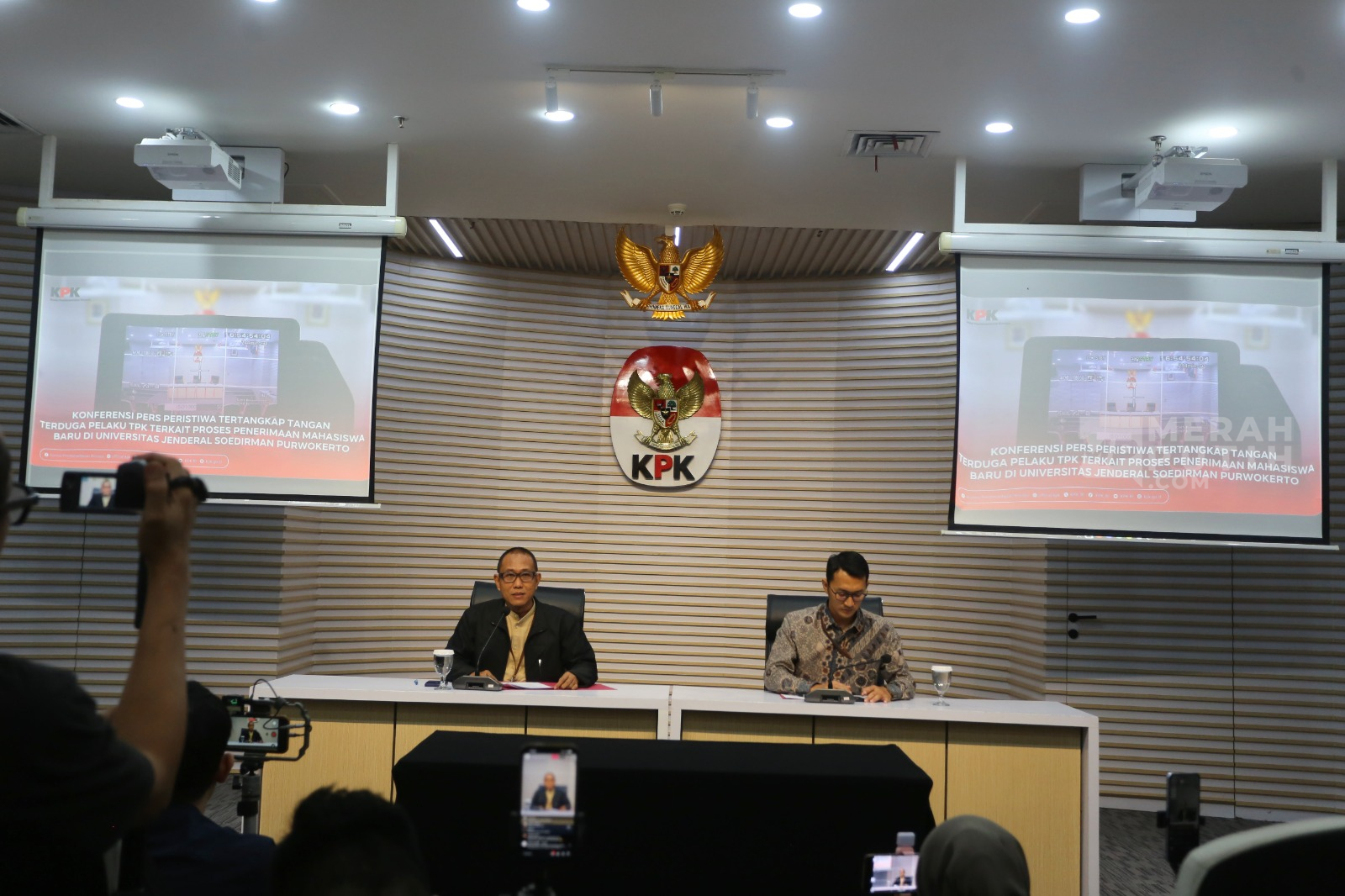 Terjerat OTT, KPK Resmi Tetapkan Rektor Universitas Jenderal Soedirman Tersangka
