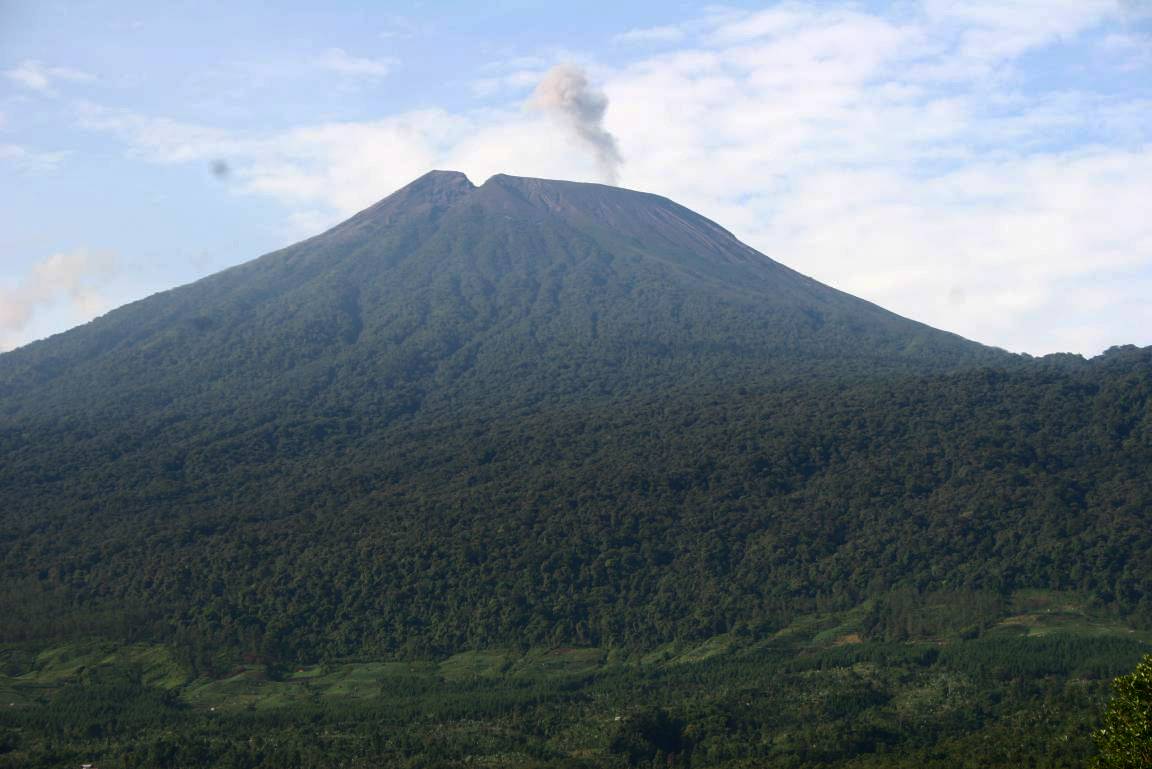 Ingin Mendaki Gunung Slamet via Bambangan? Wajib Tunjukan Sertifikat Vaksin
