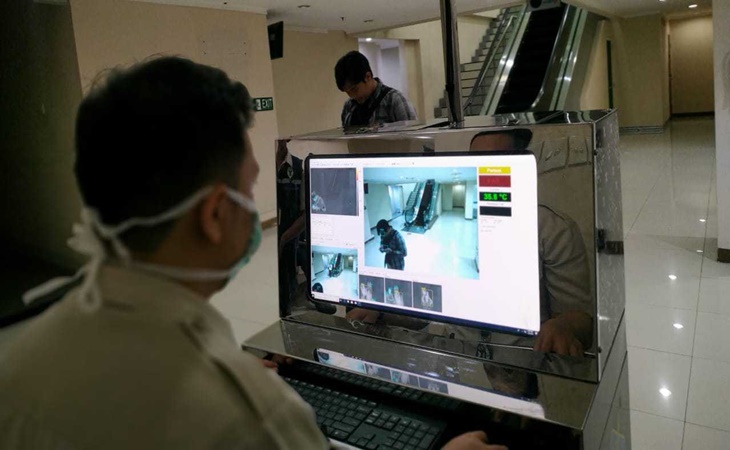 Thermal Scanner untuk memantau pembawa virus corona terhadap para penumpang di Bandara Adi Soemarmo Solo