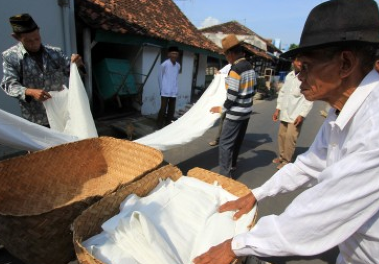 Resik Lawon, Tradisi Cuci Kafan di Banyuwangi
