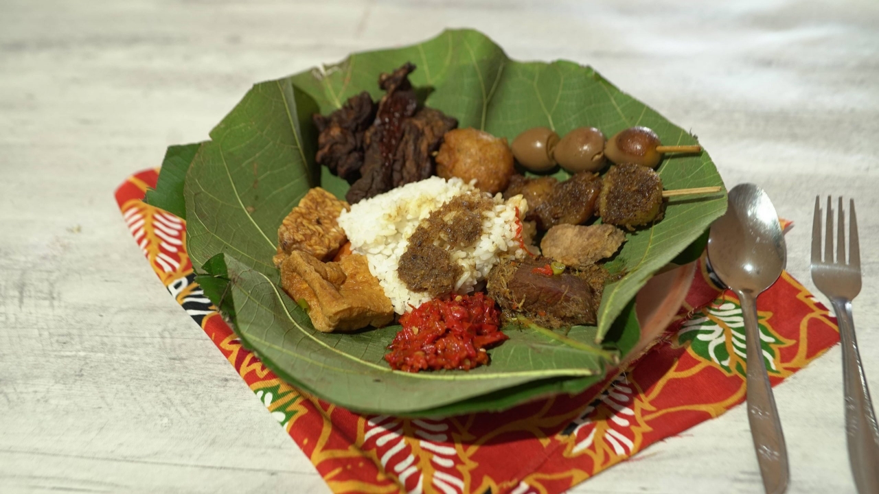Rekomendasi Kuliner di Jalur Pantura saat Mudik: Empal Gentong Cirebon hingga Lumpia Semarang