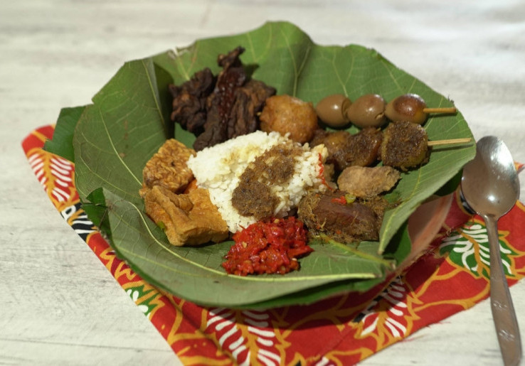 Rekomendasi Kuliner di Jalur Pantura saat Mudik: Empal Gentong Cirebon hingga Lumpia Semarang