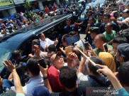 Penusukan Wiranto Bikin Jokowi Takut Swafoto Bareng Rakyat?