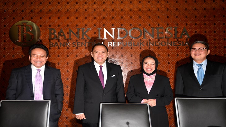 Gubernur Bank Indonesia bersama para Deputi 