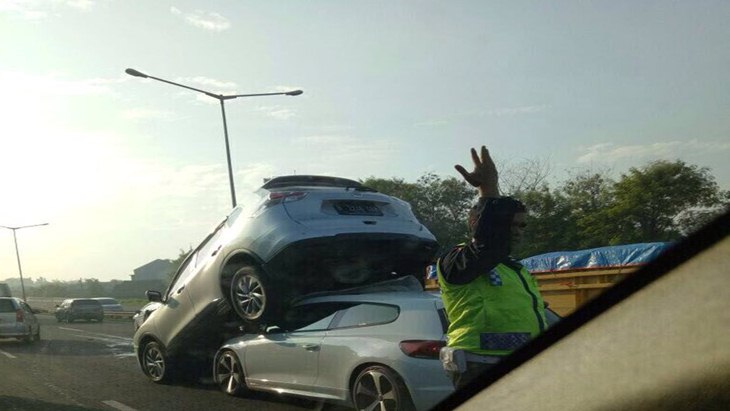 Kecelakaan Beruntun di Tol Pondok Indah, Lima Mobil Saling Seruduk 