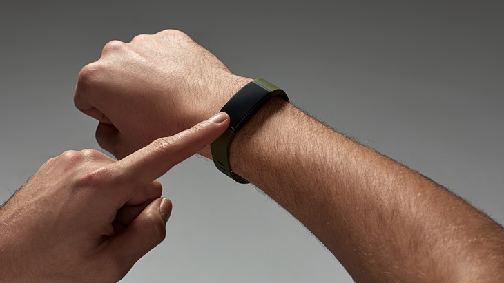 Tetap Sehat Selama Puasa dengan Smart Band Canggih