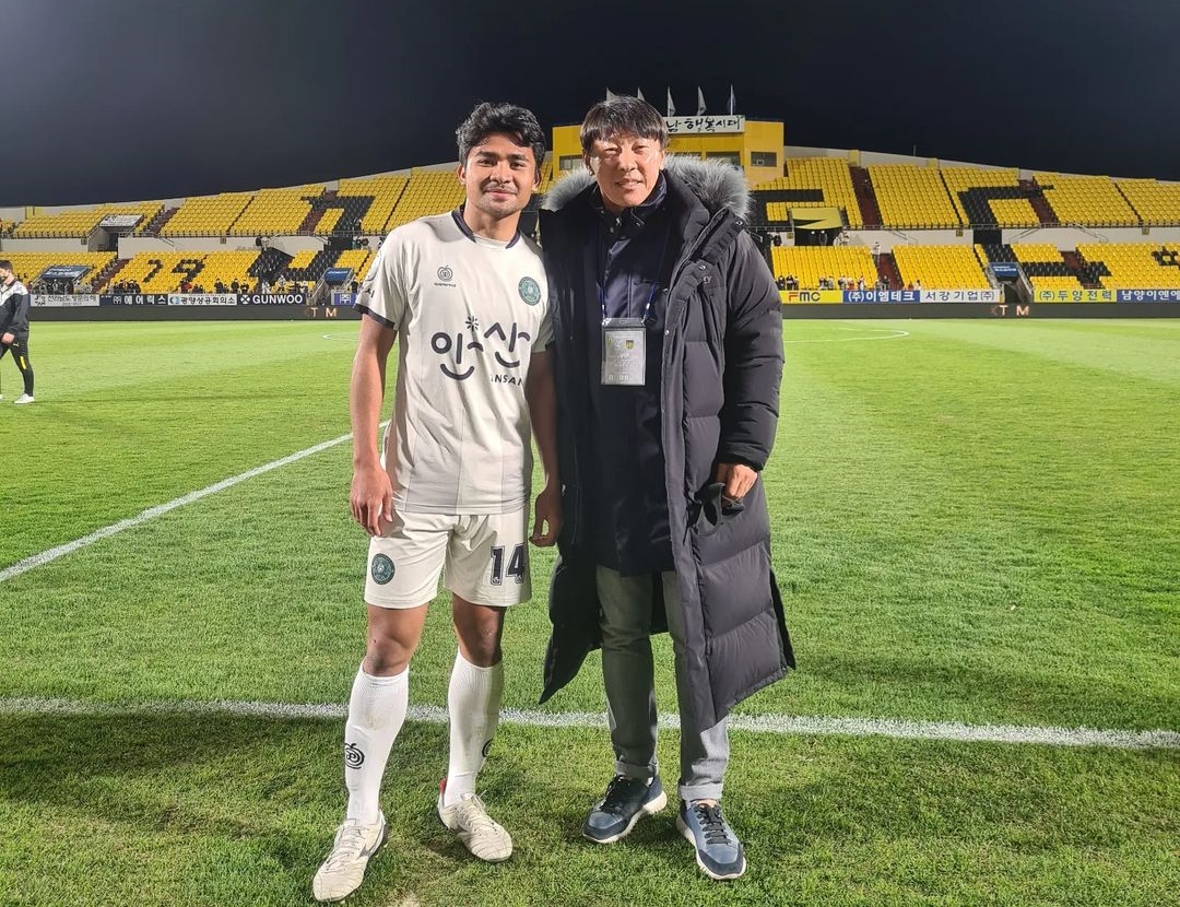 Shin Tae-yong bersama Asnawi