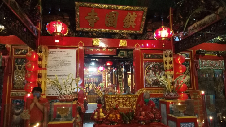 Klenteng Tien Kok Sie biasa dikunjungi umat Tri Dharma pada malam Imlek. (Foto: MP/Ismail)