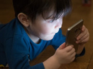 Awas! Keseringan Main Gadget Bisa Bikin Anak Depresi