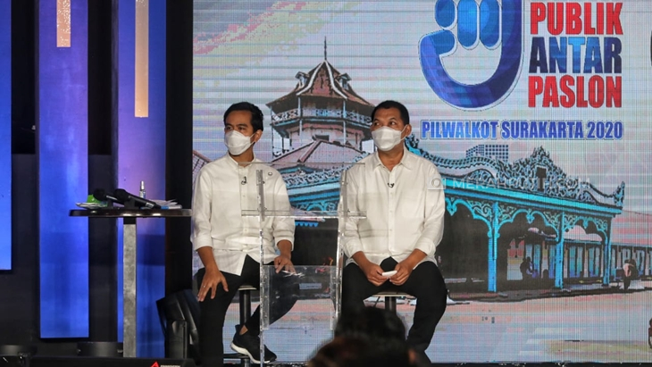 Paslon Gibran-Teguh di acara debatb Pilwakot Solo, Jumat (6/11). (MP/Ismail)