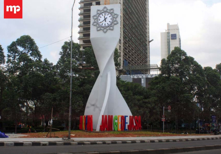 Jam Gede Jasa di Mata Seniman Tangerang 