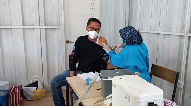 Pengelola Tol Kanci - Pejagan Lakukan Vaksinasi di Rest Area