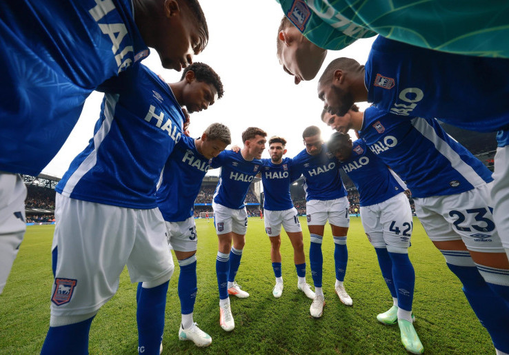 Prediksi Ipswich Town vs Nottingham Forest: Momentum Kebangkitan The Tractor Boys?