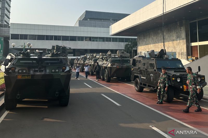 10 Anoa 6x6 Mulai Siaga di Kompleks Parlemen
