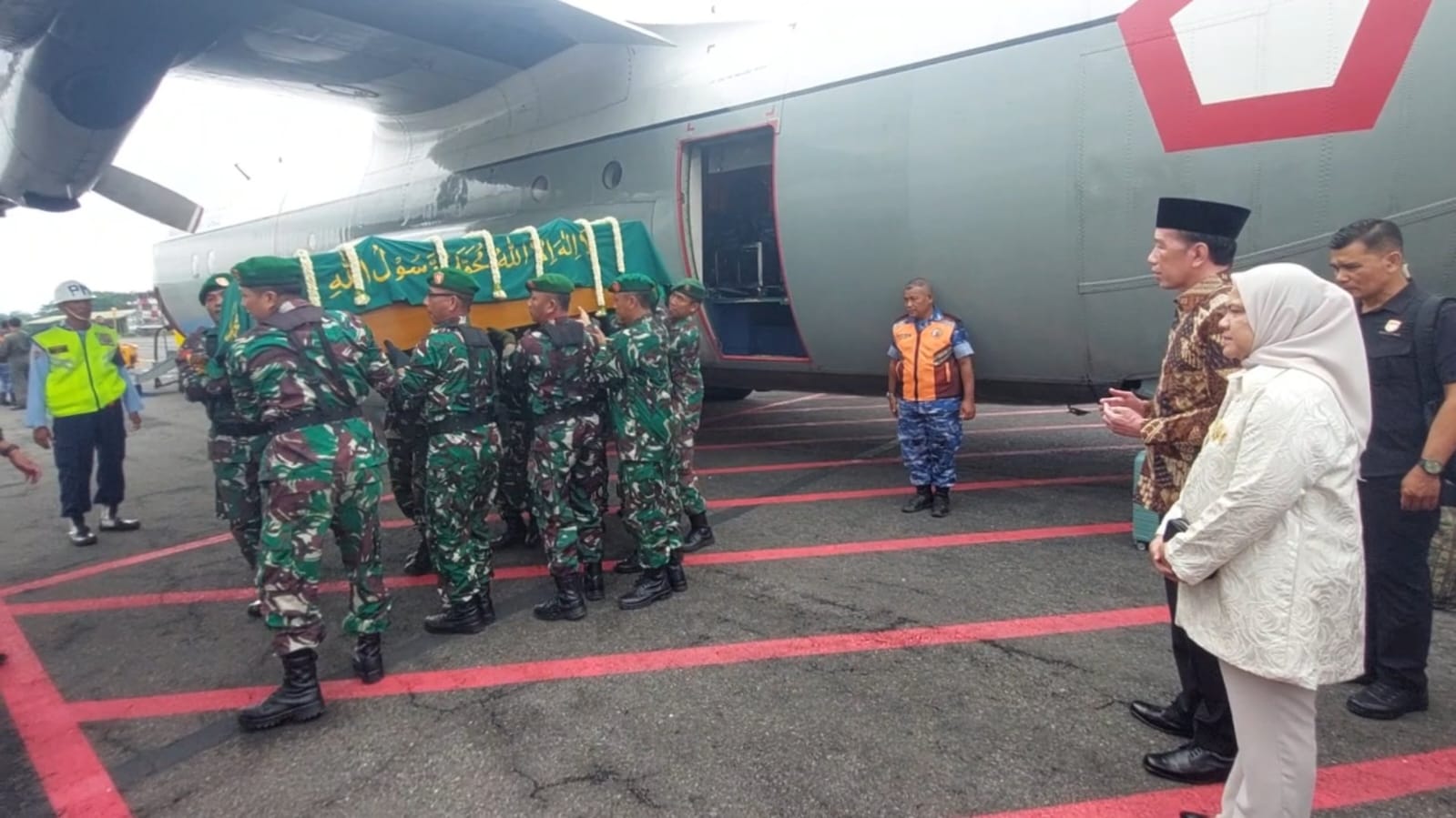 Jokowi Melayat Istri Wiranto di Lanud Adi Soemarmo tidak Ikut ke Lokasi Pemakaman