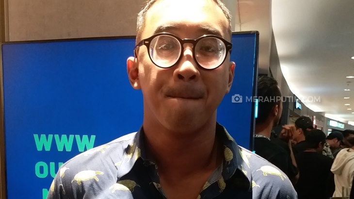 Rela Menabung Bertahun-Tahun Demi Sepatu Incaran
