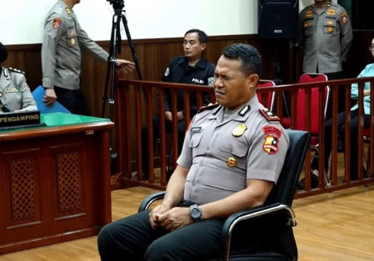 159 Ribu Netizen Teken Petisi Tolak Pemecatan Kompol Cosmas di Kasus Rantis Brimob Lindas Ojol