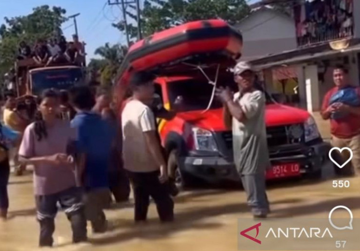 Viral Ibu Korban Banjir Ngamuk ke Tim SAR, Deputi Basarnas Maklum Situasi Bikin Orang Susah Berpikir Sehat