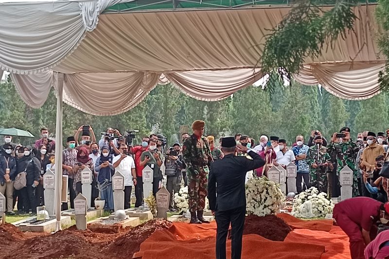 Menko PMK Pimpin Pemakaman Azyumardi Azra di TMP Kalibata