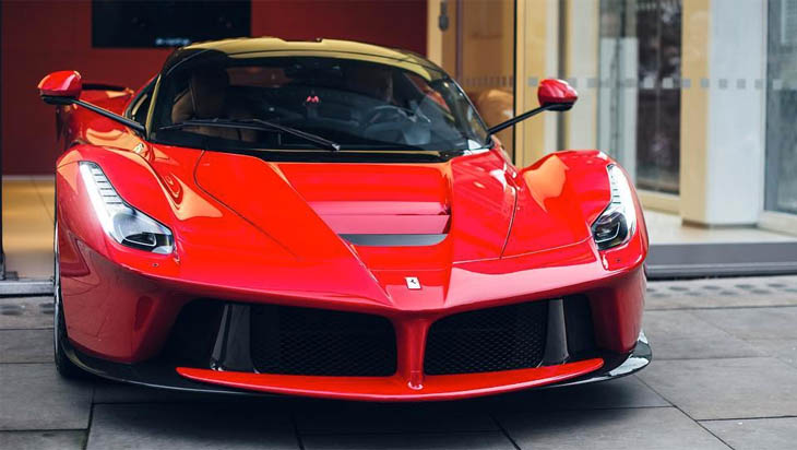 Wow, Lewis Hamilton Beli LaFerrari dengan Tulisan Namanya di Body 