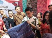 Pulang Kunjungan Luar Negeri, Gibran Blusukan ke Pameran UMKM di Solo