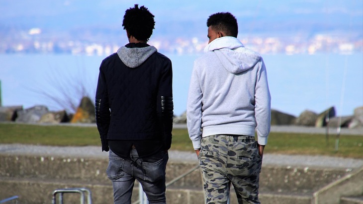 Dua orang sedang berbicara. (Pixabay/Pasja1000)