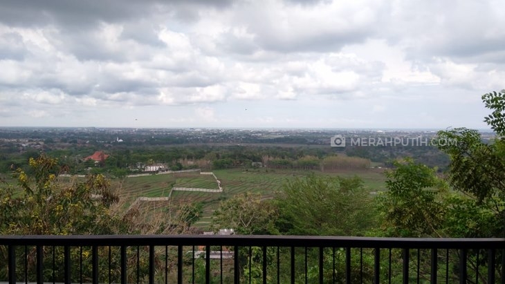 Di Bukit Gronggong Memandangi Kota Cirebon di Kejauhan