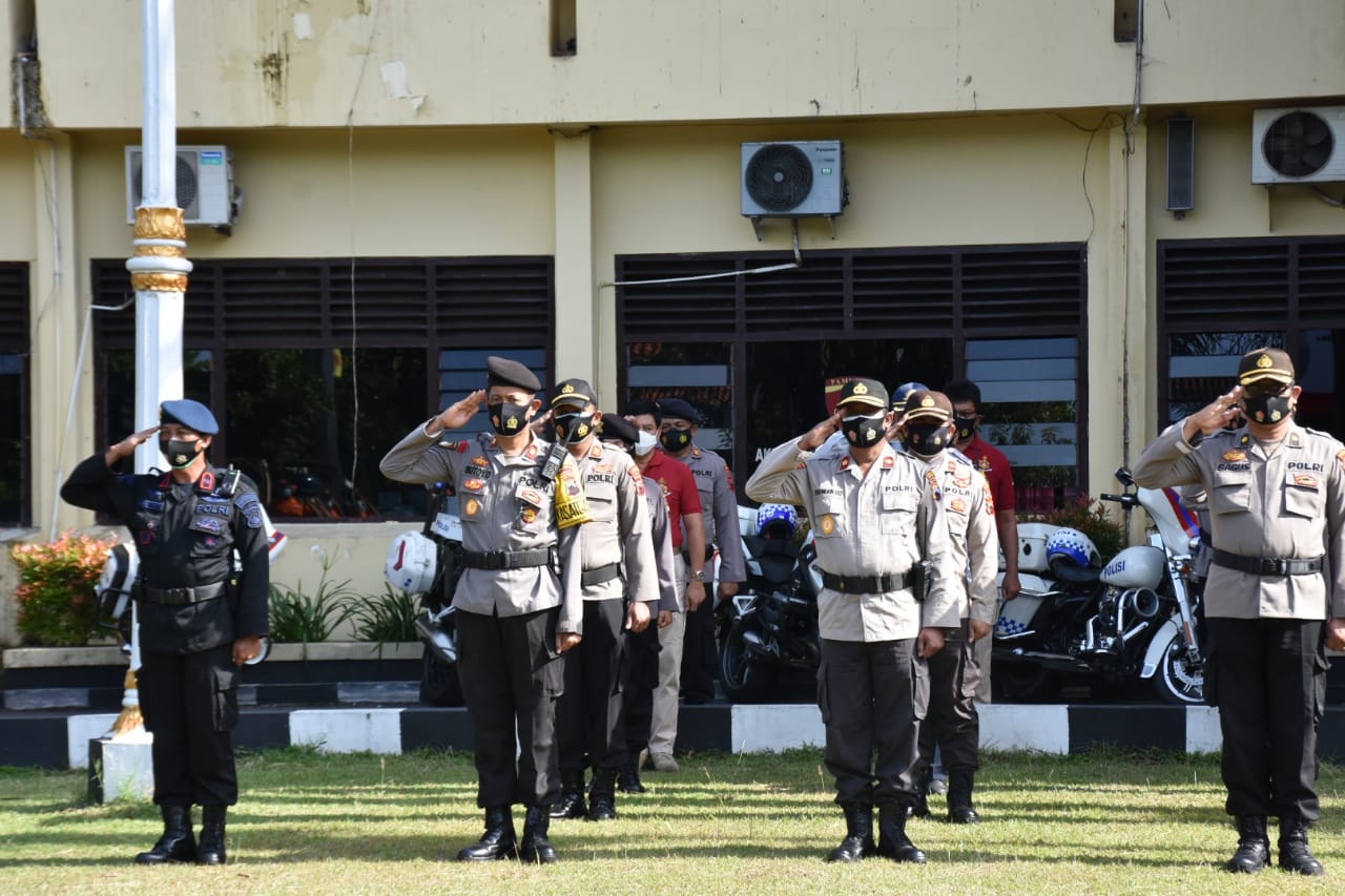 Anggota Polresta Surakarta, Jawa Tengah apel pasukan Operasi Lilin Candi 2020. (MP/Ismail)