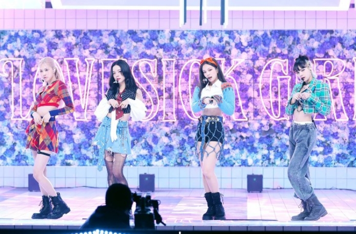 BLACKPINK jadi grup perempuan pertama yang berhasil menjual satu juta album. (Foto: MBC Music Core)