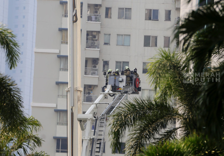 Kebakaran Apartemen di Tanah Abang, Damkar Kerahkan Bronto Skylift