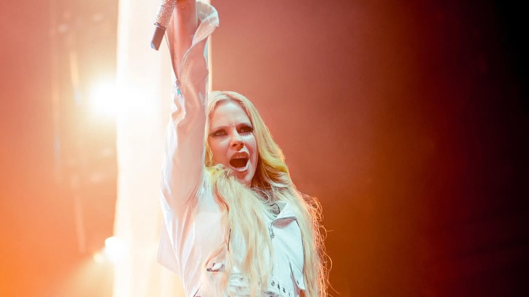 Lirik Lagu 'Hello Kitty' Avril Lavigne, Hidupkan Nuansa Kawai khas Jepang
