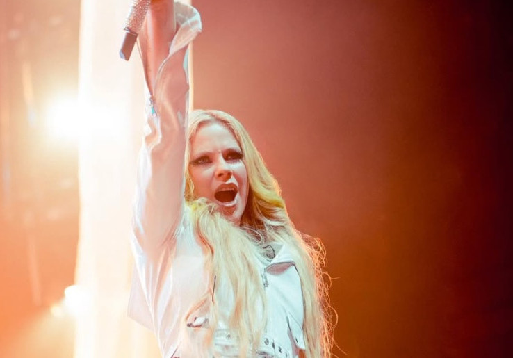 Lirik Lagu 'Hello Kitty' Avril Lavigne, Hidupkan Nuansa Kawai khas Jepang