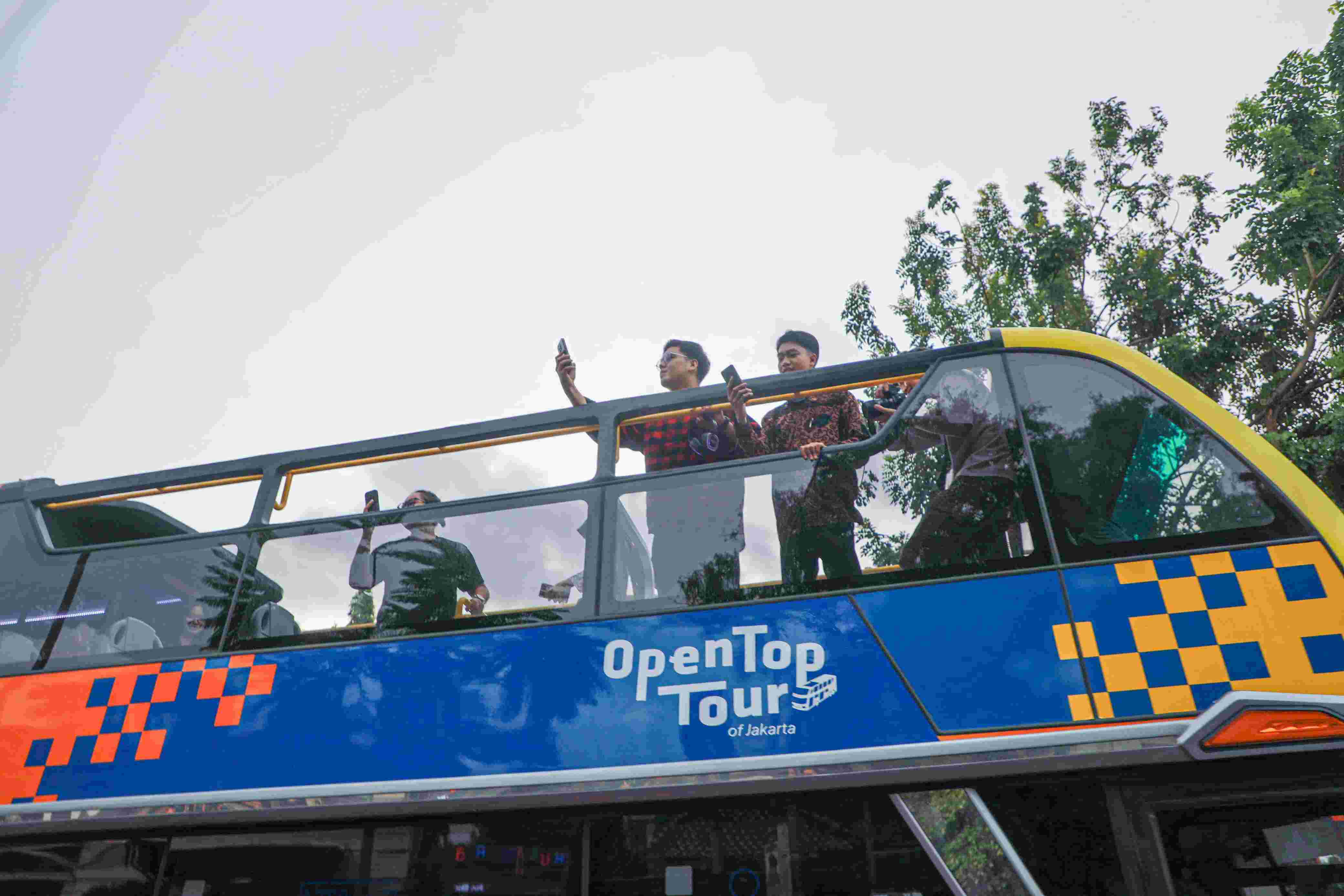 Pemprov Layanan Open Top Tour of Jakarta melintasi sejumlah titik bersejarah