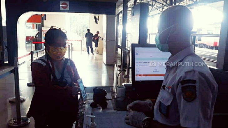  Cegah Sebaran Corona, KAI DAOP 6 Terapkan Boarding Tiket Mandiri