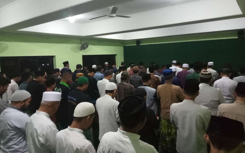 Ratusan jamaah NU doakan Mbah Moen