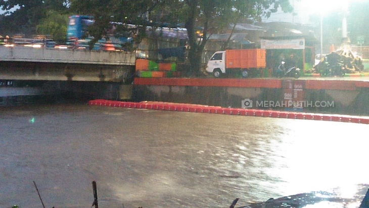 Ketinggian Air di Pintu Manggarai Nyaris Siaga II