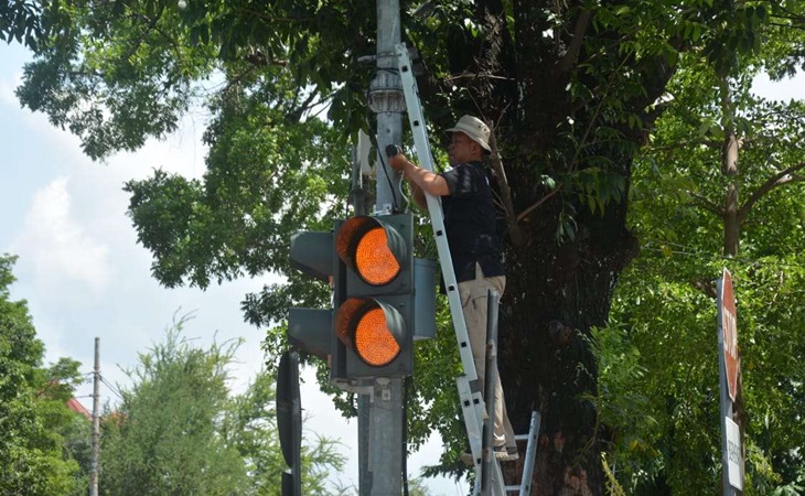 Pemasangan CCTV di area Car Free Night Solo