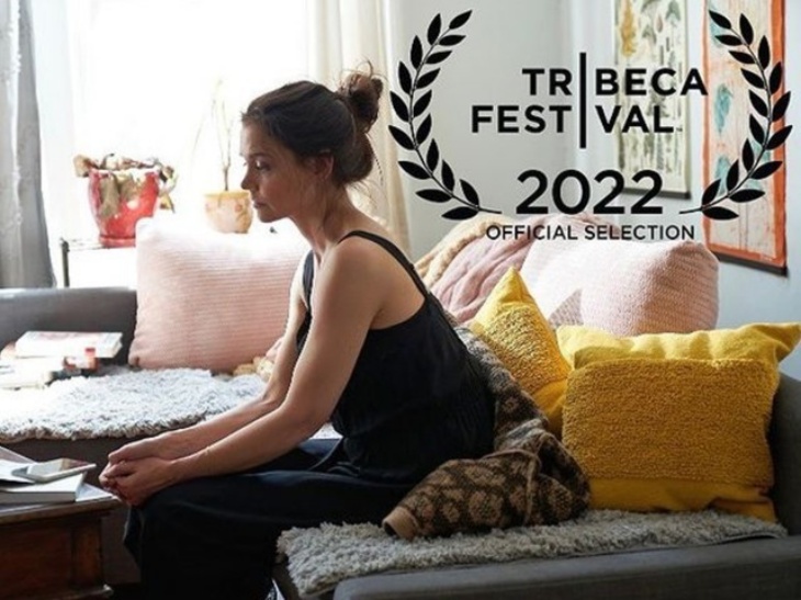 Katie Holmes Puas dengan Tiga Perannya dalam Film 'Alone Together'