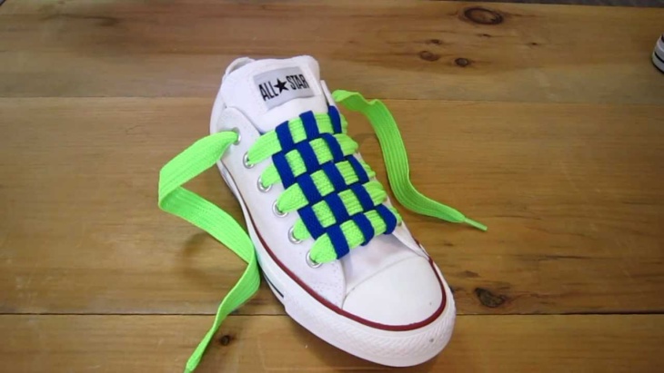 Simpul tali sepatu catur. (Foto Youtube/Classic Sport Shoes)