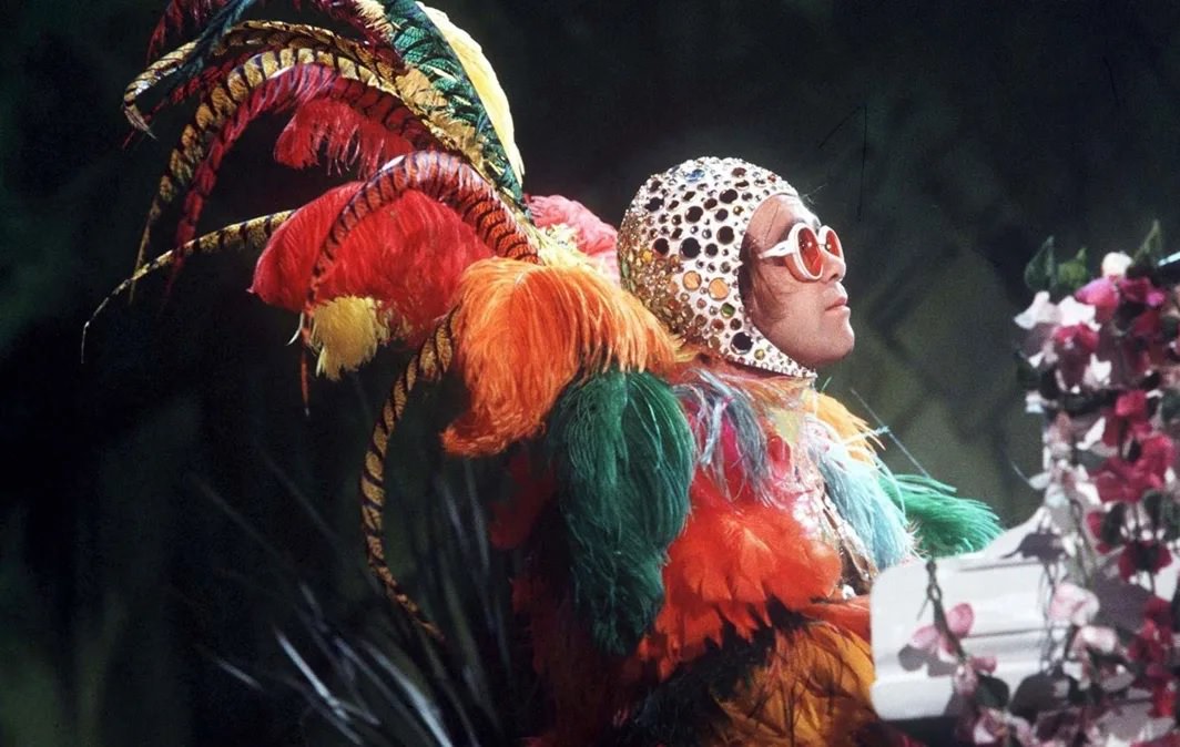 Percobaan Bunuh Diri Membuat Elton John Menghasilkan Hits Sukses