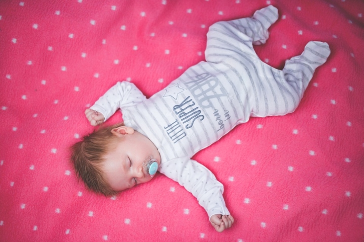 Kamu bisa atur ulang tempat tidur di penginapan. (Foto: Pixabay/freestocks-photos)