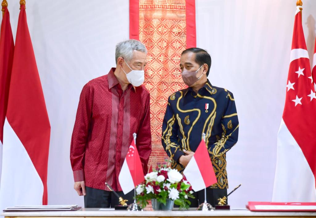 Presiden Jokowi dan PM Lee Bahas Implementasi Lima Butir Konsensus ASEAN untuk Myanmar