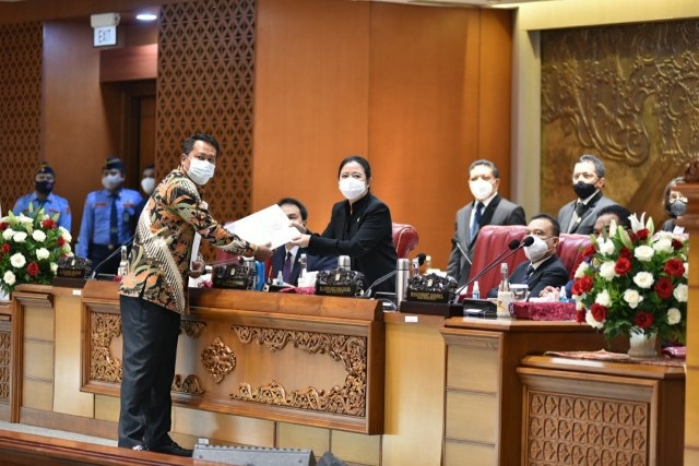 Gelap UU Cipta Kerja